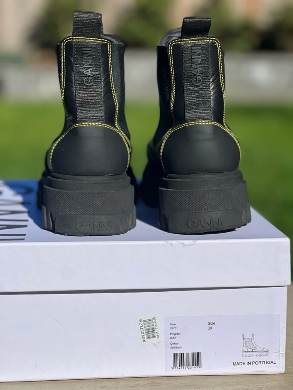 GANNI Designer Black Chelsea Boots green Stitching Size euro9 in Original box